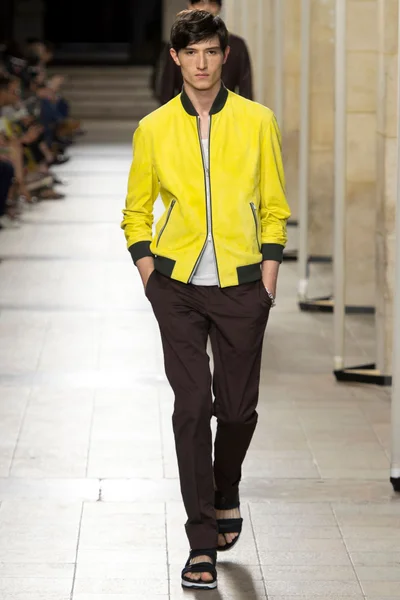 Look 11